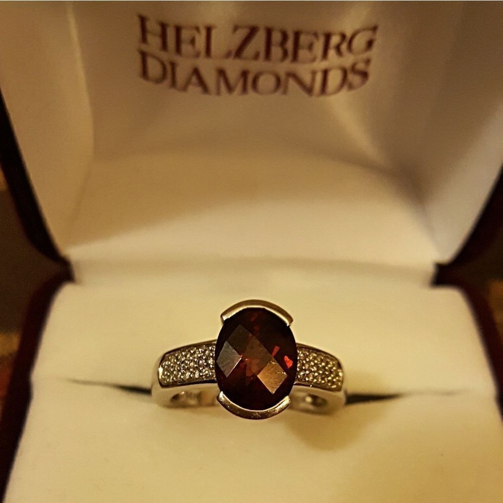 HELZBERG FACETED GARNET DONE IN 14K WHITE GOLD